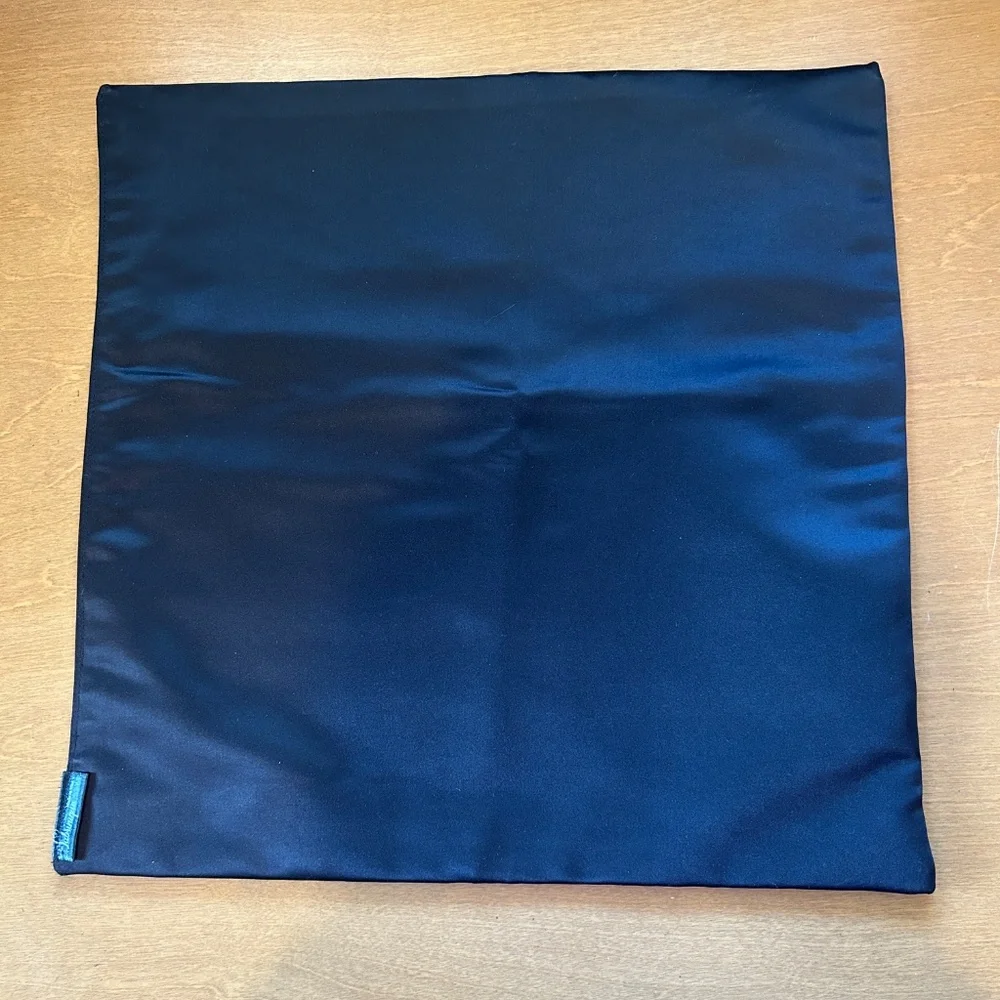 NWOT Silky Square for Display or Acrylic/Plastic Shoe Boxes - Black